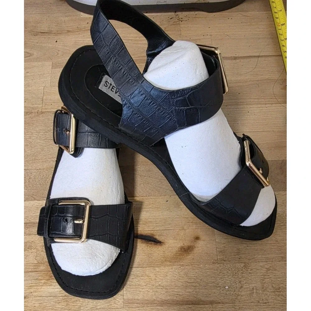 Steve Madden 8M Santo Strappy Sandal Gold Buckles Ankle Strap Black Croc Leather